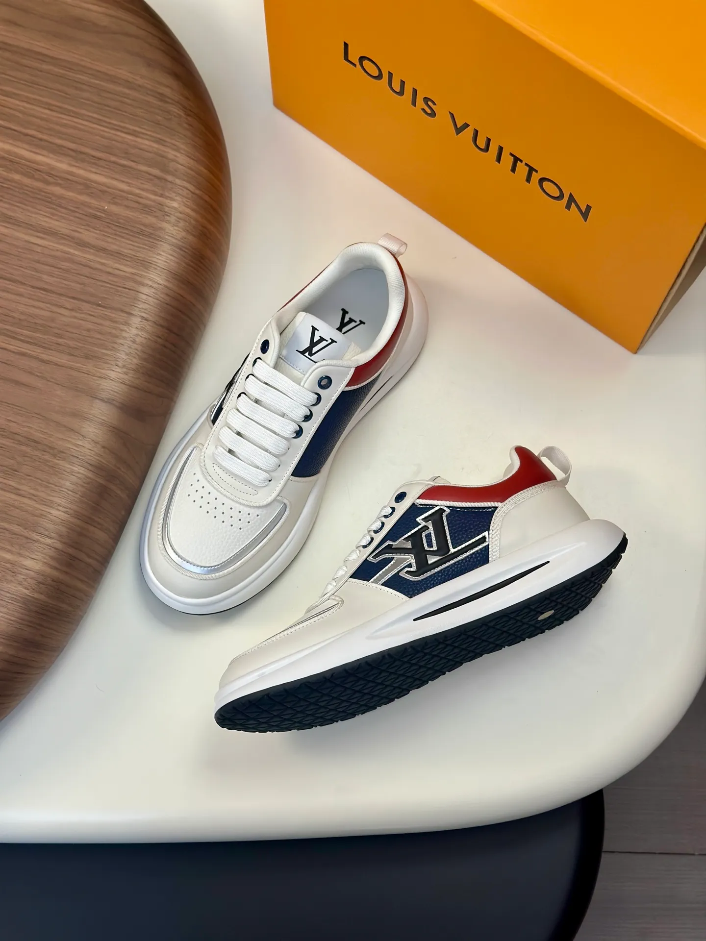 Men's shoes💰780 Lv 🔍Top purchasing agent🇮🇹 Louis Vuitton, the sports sneaker counter is synchronized, the uppers are imported from Italy, high-quality splicing colorful and complex crafts, the imported mesh padding is soft and comfortable, soles: original soles specially provided by the original factory, T men's men's shoes 💰U exclusive movable molded soles are super comfortable, original factory and single goods, 🔍🔍high quality, you can enter and leave the counter at will, welcome to compare, code number 38-44 (customized 45)